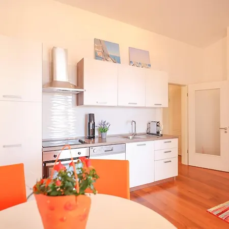 Sunny Terrace With Two Bedroom And Parking Apartament