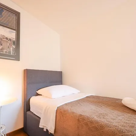 Sunny Terrace With Two Bedroom And Parking زادار