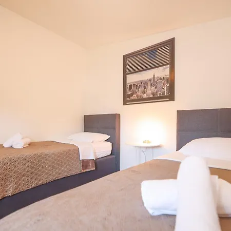 Sunny Terrace With Two Bedroom And Parking Apartament *