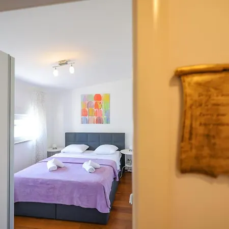 Sunny Terrace With Two Bedroom And Parking شقة