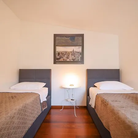 Sunny Terrace With Two Bedroom And Parking דירה *