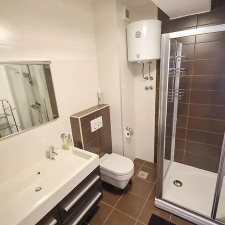 Lägenhet Sunny Terrace With Two Bedroom And Parking *