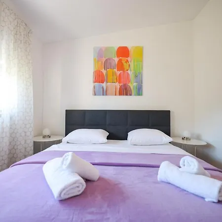 Apartment Sunny Terrace With Two Bedroom And Parking