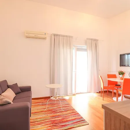 Sunny Terrace With Two Bedroom And Parking *