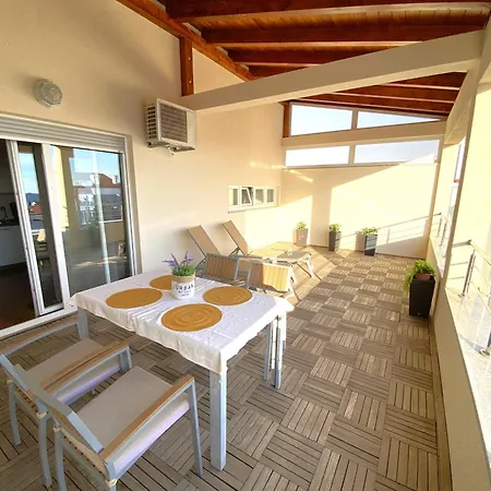 Sunny Terrace With Two Bedroom And Parking * זאדאר