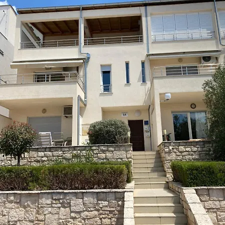 Sunny Terrace With Two Bedroom And Parking דירה