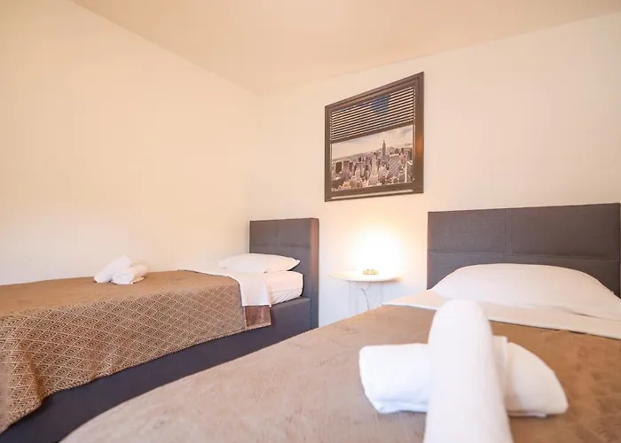 Sunny Terrace With Two Bedroom And Parking Apartamento *